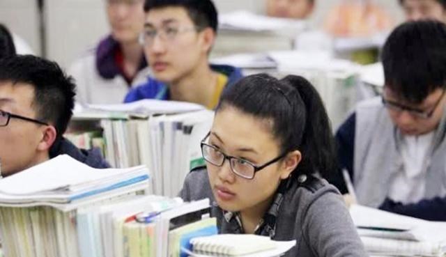 依科育儿吧|如果英语变成副科，历史物理变主科结局会怎样？老师：不太合理