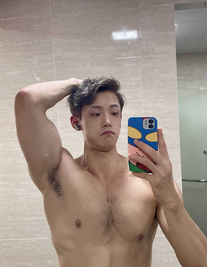 健身圈一哥|22岁深圳大男孩,大学期间练就满身肌肉,常年保持体脂率10以下!