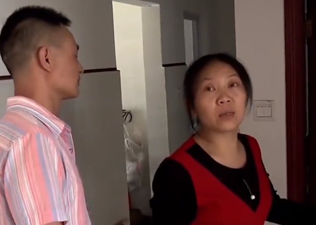 父亲生病儿子不管,拿到百万拆迁款,父亲一气之下将财产全给女儿