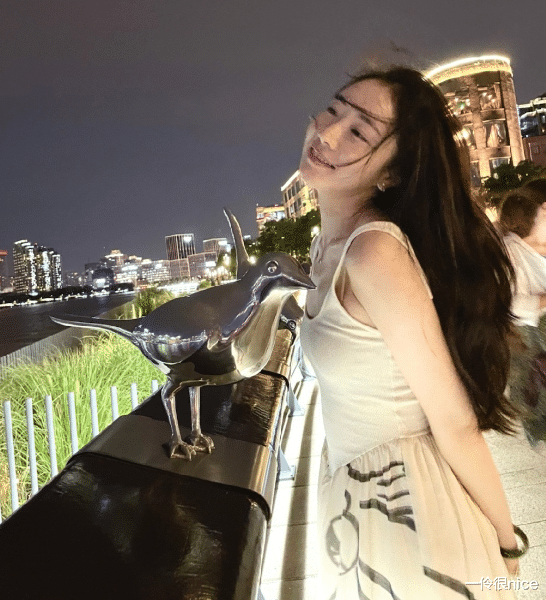 一伶很nice|霍尊根本配不上陈露，陈露的简历可以证明，她不是糟糠之妻