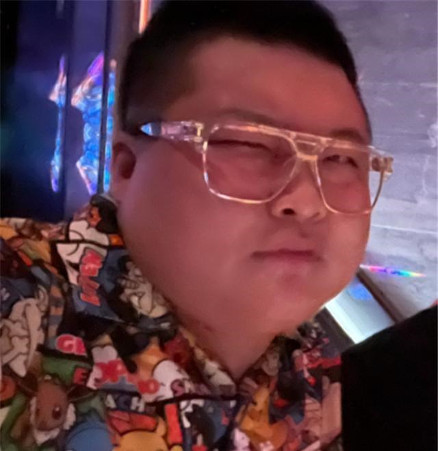 天明情感说 乐言亲自宣布恋情?单手搂“小娇妻”自拍,粉丝:唯有尊重祝福