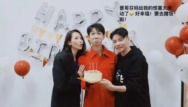 白举纲|官宣！承认已婚3年，节目上戴婚戒，娱乐圈集体祝福