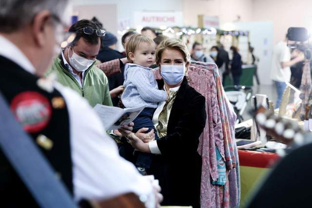 张雨绮|卢森堡小王子呆萌营业！撒娇卖萌举高高，我就是集市上最靓的崽儿