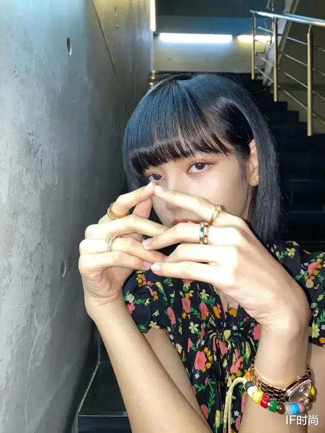 IF时尚|横扫 5 版 VOGUE 封面的她，不是靠这张亚洲最美脸