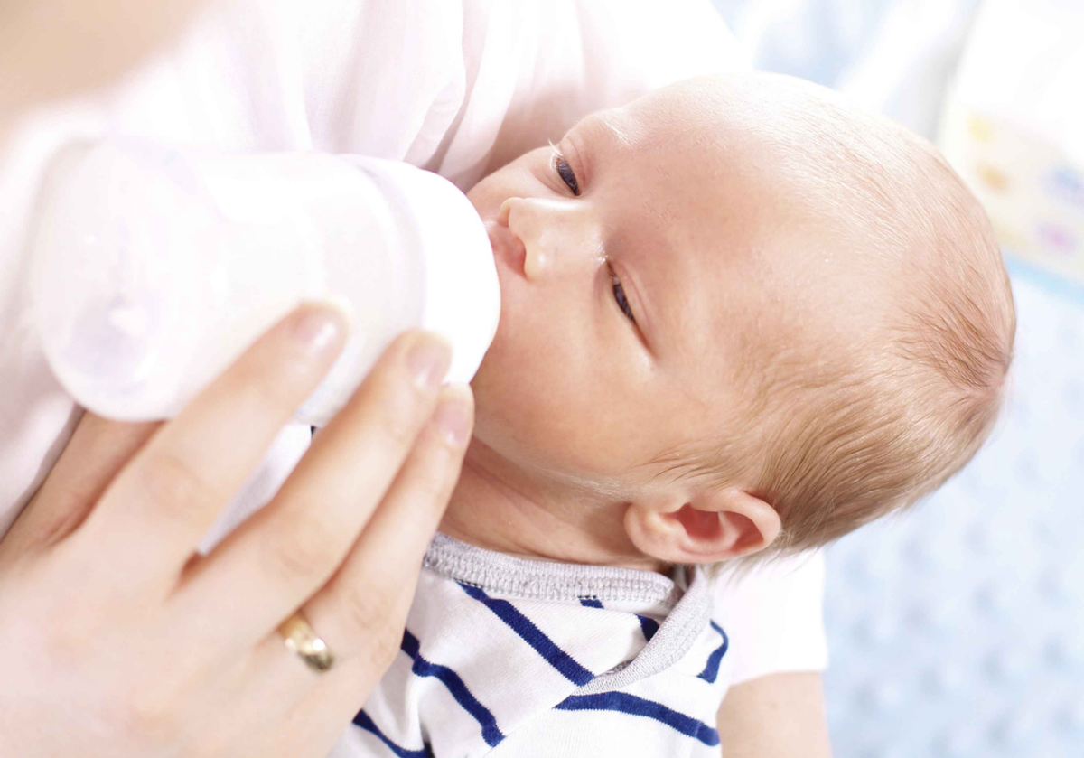 孕妈酱|父母该怎样喂养孩子？6个婴儿喂养问题轻松解决，新手爸妈快收藏