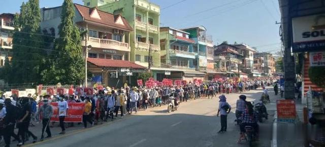 今天，緬泰邊境大其力，幾乎全城民眾參與示威-圖3