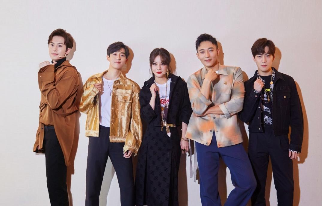 琳妹儿说|赵薇被张哲瀚事件牵连，着装往事被扒，社交平台遭网友留言谩骂