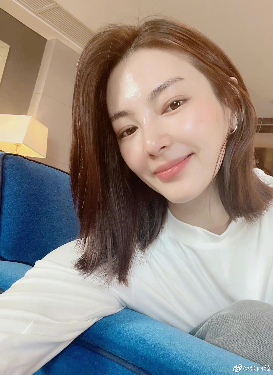张雨绮|张雨绮晒照称“职业生涯最短的头发”，长发vs短发，更喜欢哪个？