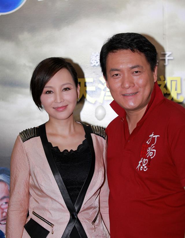 郭靖宇|19岁私奔，在6平米地下室为丈夫生下3个儿子，现成当红演员