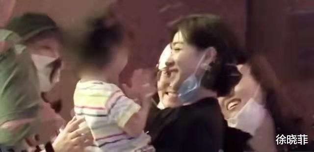 万茜|“戏红人不红”万茜：坚持不婚不育，如今喜得一女，日子过得清醒