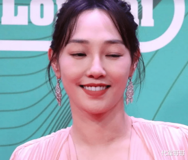 李湘|盘点从“女神”变成“大妈”的八大女星，看看都有谁？