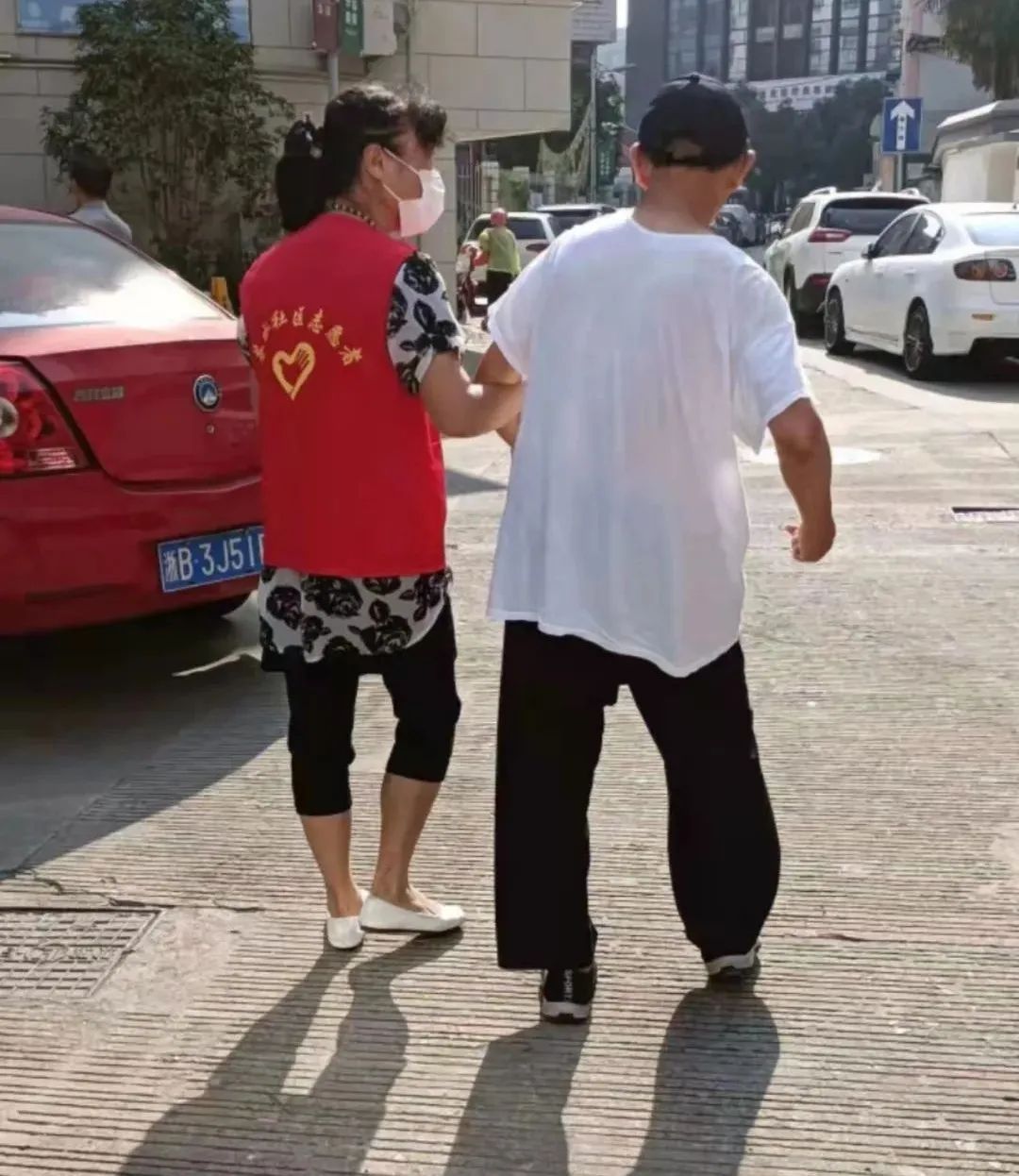 70岁阿姨这件事坚持了近十年!“其实当时我也很害怕”