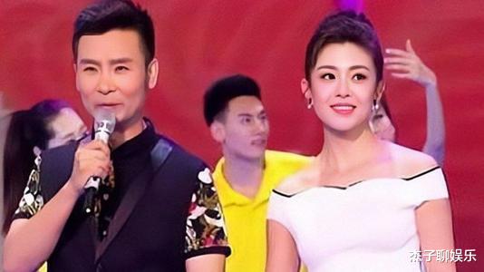 杰子聊娱乐 《父亲》《母亲》催泪歌曲背后，腰椎错位的母亲，双手残缺的父亲