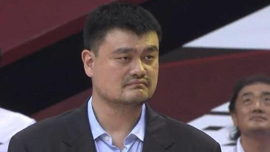 广东男篮|广东夺冠，姚明颁奖为什么全程黑脸？背后的原因让人无奈