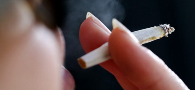 为娃学画丫|跨界卖奶茶、入局烟草赛道，中国邮政变得这么“不正经”了？