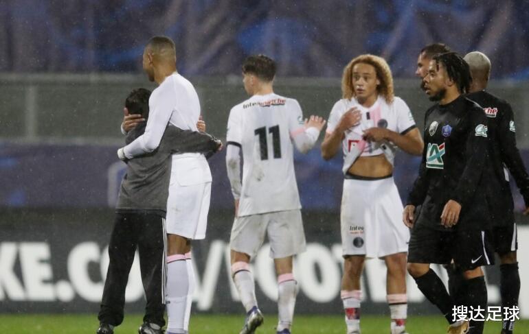 姆巴佩|4-0晉級(jí)！姆巴佩再現(xiàn)炸裂表演：強(qiáng)行1V2超車+17分鐘戴帽