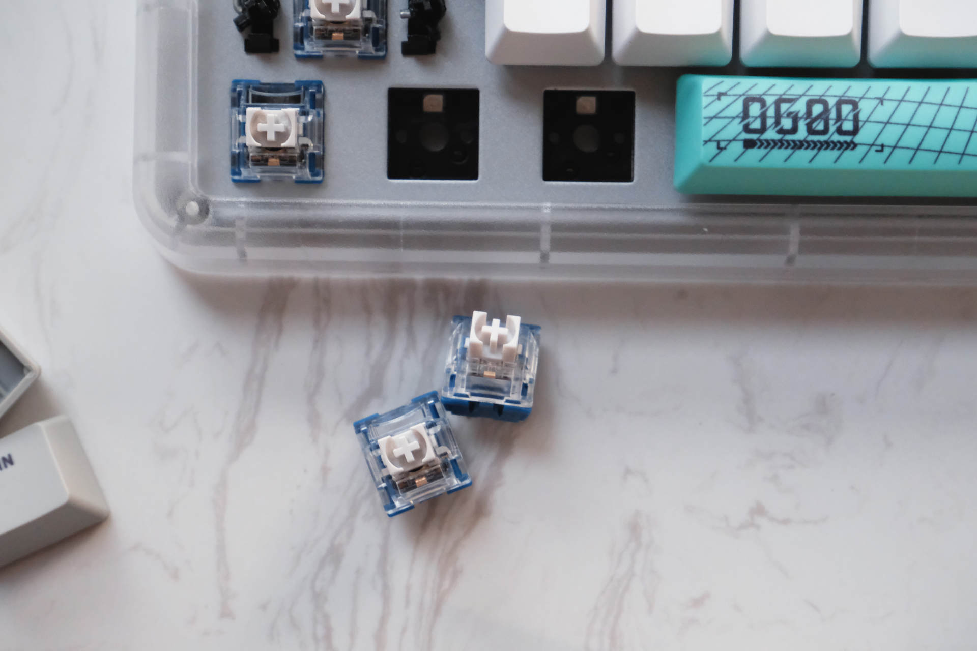 鮮花|糾結圣誕節禮物？不妨可以看看 IQUNIX OG80蟲洞無線三模機械鍵盤