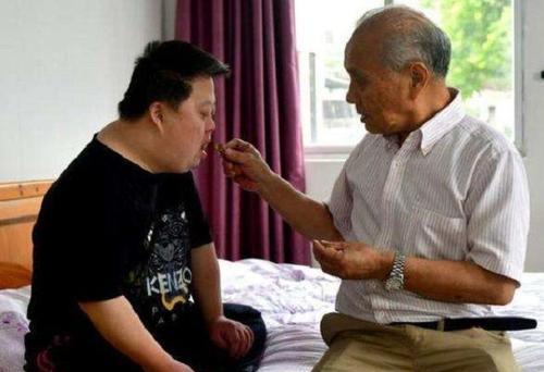 舟舟|“天才指挥家”舟舟：年过4旬光芒散去，他的生活真的很现实！