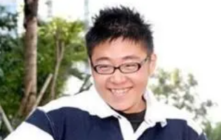 郝劭文|4岁时身价千万，曾拒绝亲梅艳芳的郝劭文，如今直播带货冲上榜一