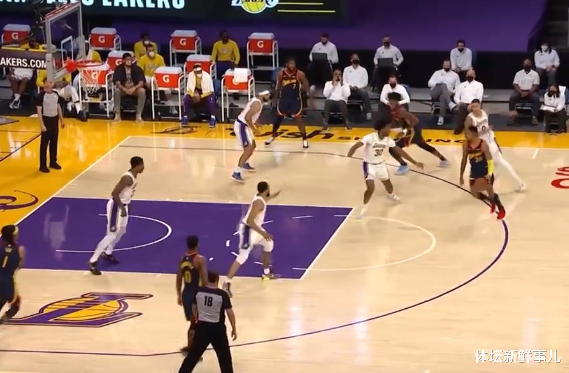 湖人隊|輸球又輸人！湖人117-91勇士，蘇群曝內情，庫里惹爭議，誰注意詹姆斯舉動