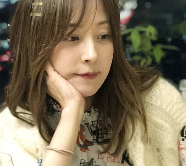 冻龄|“冻龄女神”徐贞姬：62岁老太长着26岁的脸，10万小鲜肉追求她