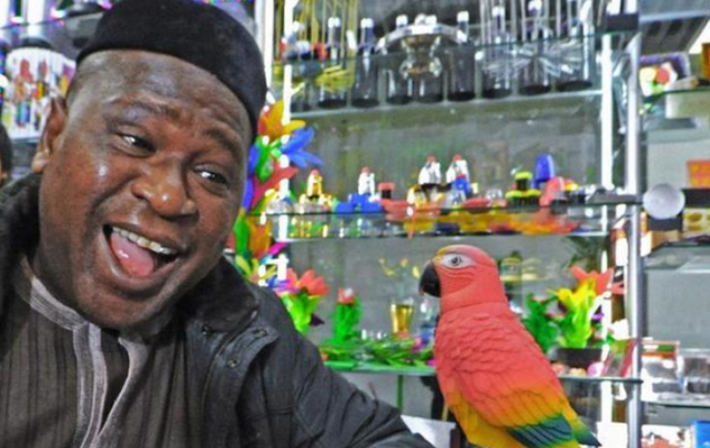 动漫画萌君 30万黑人离开广州,本以为会离开中国,结果是“转移”到另一城市