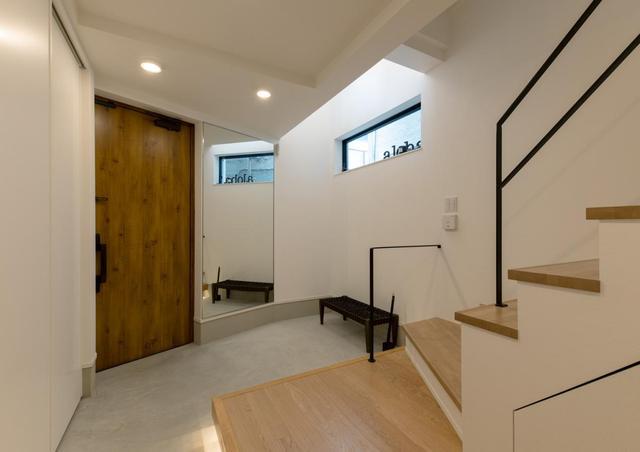 日本朋友说，他对中国业主在玄关打柜子觉得奇怪，他们都是空着的