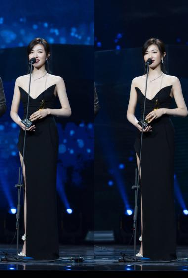 万茜|万茜挑战性感路线，穿抹胸高开叉长裙，网友：大秀好身材