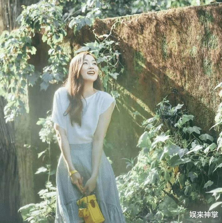 万绮雯|50岁万绮雯拒绝与TVB续约，决定移居内地，在浙江开民宿当老板娘