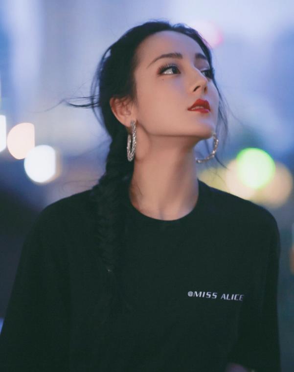 迪丽热巴|前有杨幂谈发际线问题，后有热巴回应吃货人设，她们的脱口秀好敢