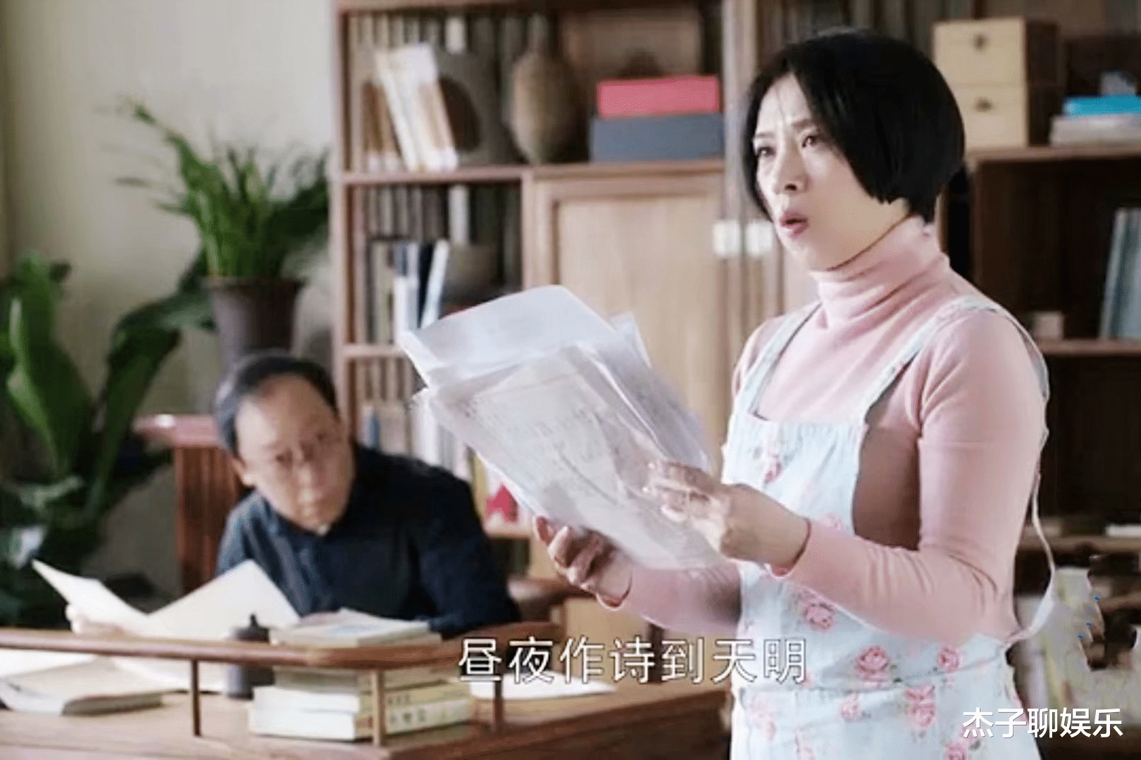 两个女人 55岁保姆拒婚68岁大学教授，得知原因后，网友：这才是人间清醒