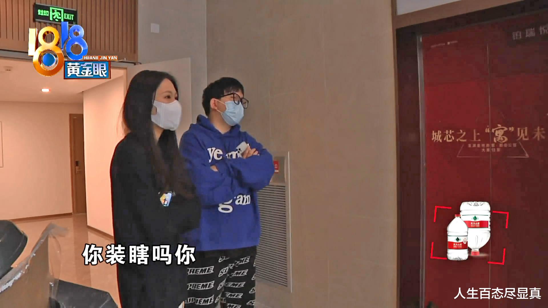 情侣吵架把2980元礼物扔门口,清洁工扔了:我的职责就是扔垃圾