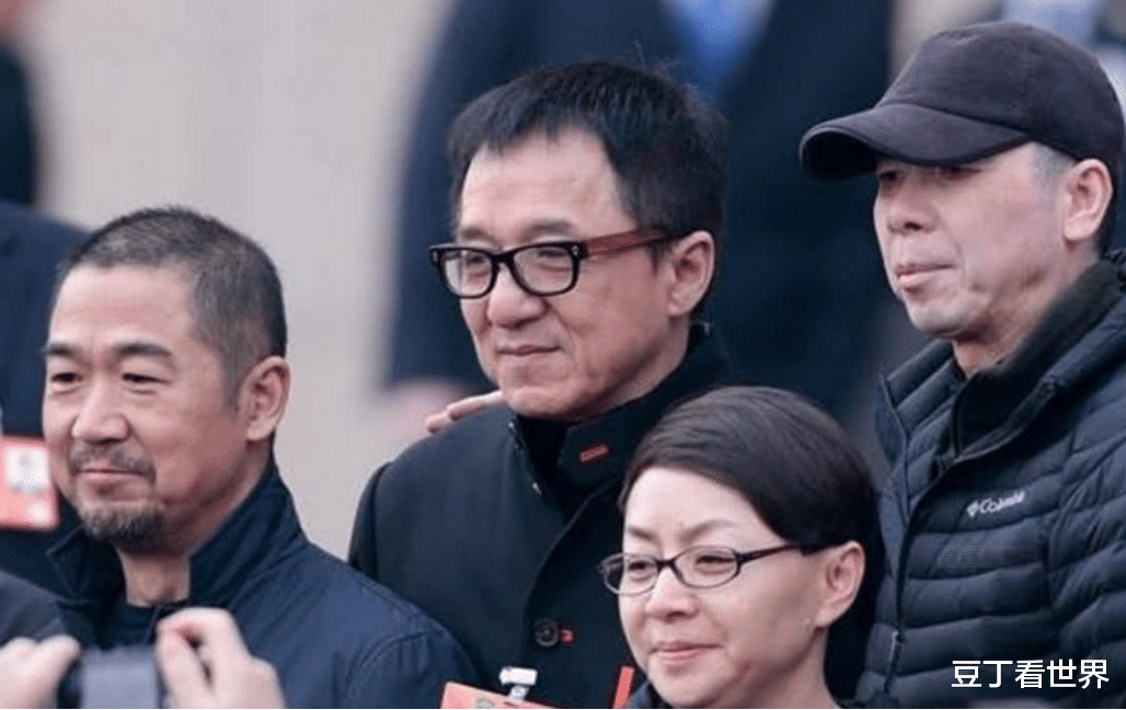 明星素颜|人民大会堂不能化妆上，明星全素颜参加，真实容貌原形毕露