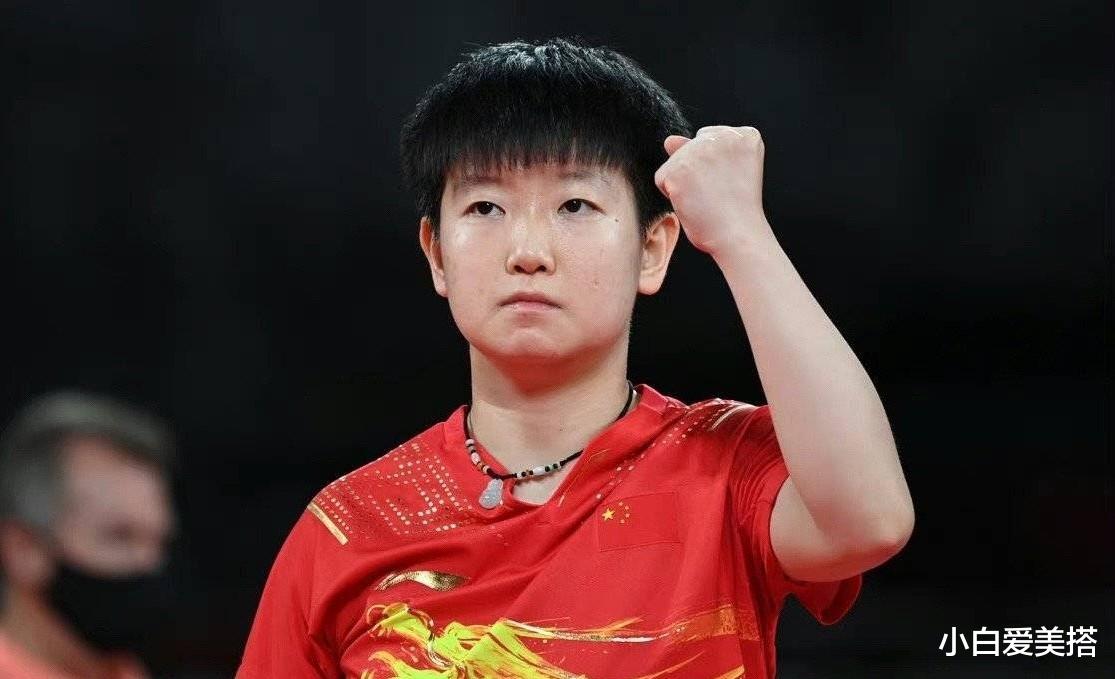 小白爱美搭|女乒夺冠！孙颖莎赛场上英姿飒爽，长相很反差萌，小肉脸手感超好