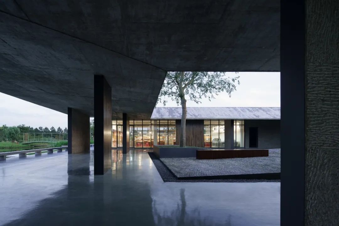 月亮|湖-廊-院-廊,石湾猪舍里展厅