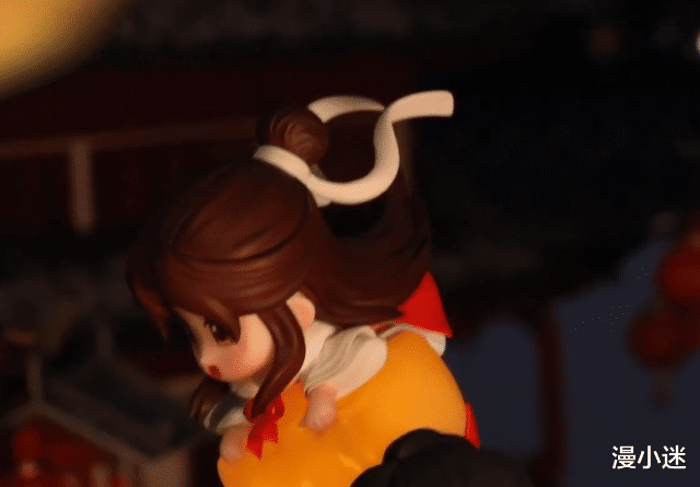 天官賜福|《天官賜福》出新春款Q版手辦，身穿紅色披風，二人互動好溫馨