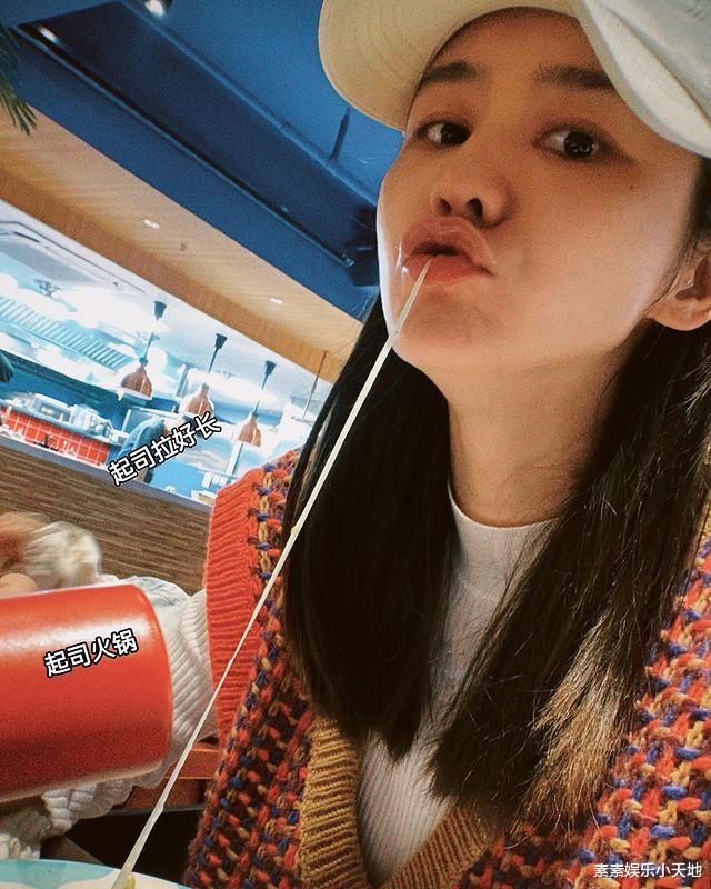 美食|张馨月深夜吃美食,在线怼不良评论,她的三观非常正确