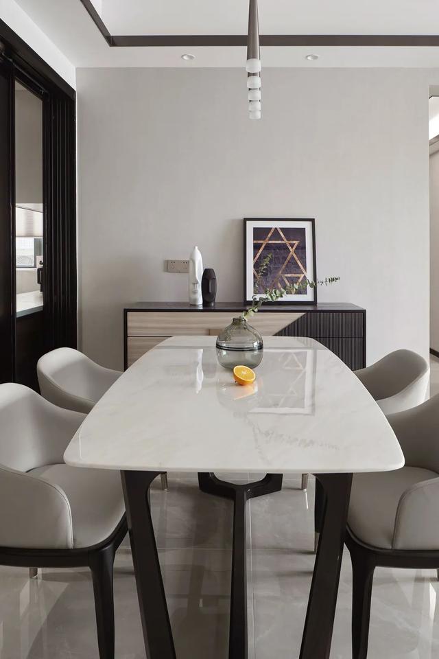 101㎡现代简约，黑白灰+原木质，时尚优雅又舒适