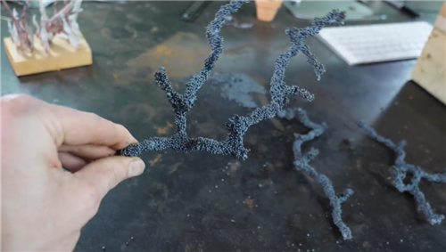 雕刻 被雷劈后身上出现恐怖闪电疤痕，这可比哈利波特的酷多了