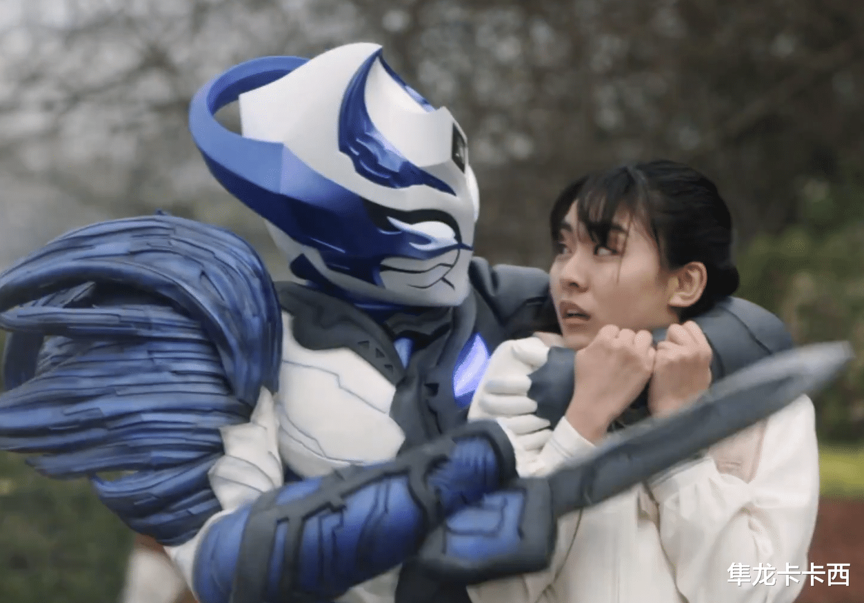 acgn漫评|被打急眼还吃了卡尔蜜拉耳光的希特拉姆 特利迦:糟了我成老托了