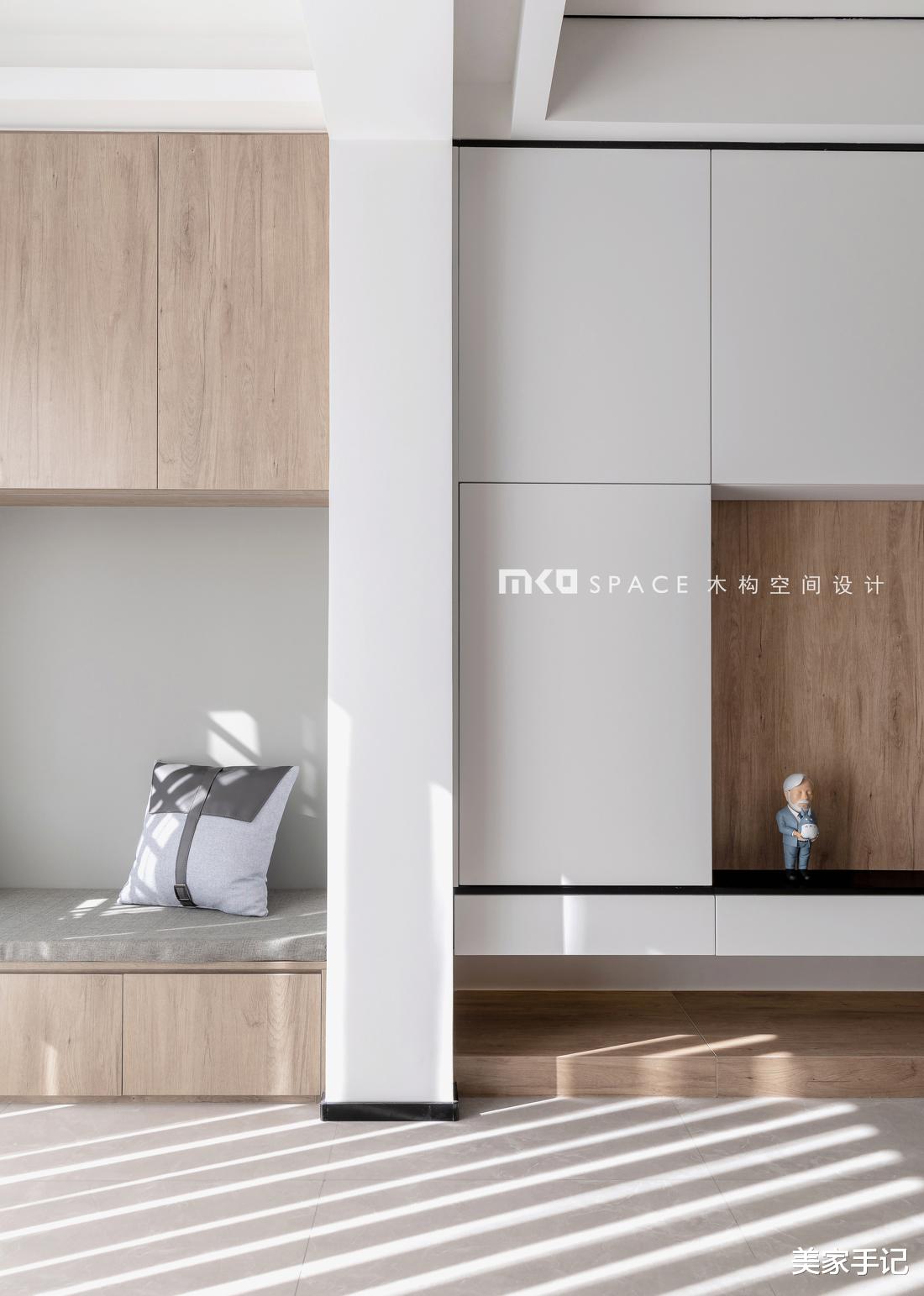 福建夫妇107㎡的家火了，仅凭一个客厅就圈粉无数，空间利用率超高