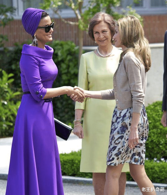 哈马德|中东“武则天”莫扎：为复仇嫁仇人之子，如今国王丈夫帮她穿鞋