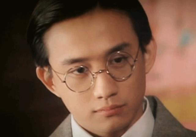 黄磊|孙莉一家被偶遇，多妹长腿抢镜，三胎儿子的长相与黄磊如复制粘贴