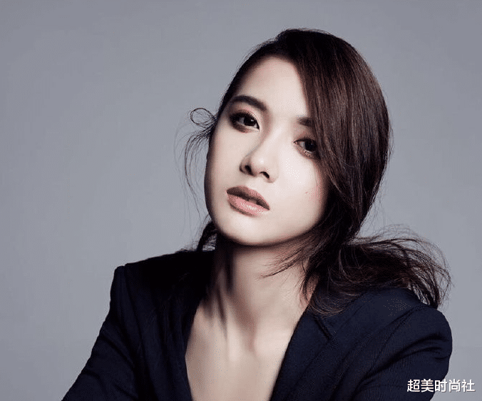 李泽楷|李泽楷签约24岁女星，对方被誉马来西亚女神，现女友穿婚纱催婚