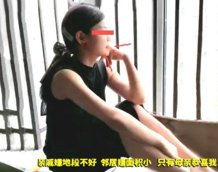 购房置业|离异妇女攒135万买房，前来祝贺的亲友当面挖苦，女子委屈大哭