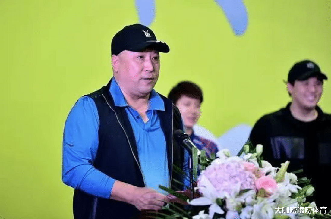 李永波|59岁李永波亮相发福严重,已胖到看不到下巴,告别国羽后明显苍老