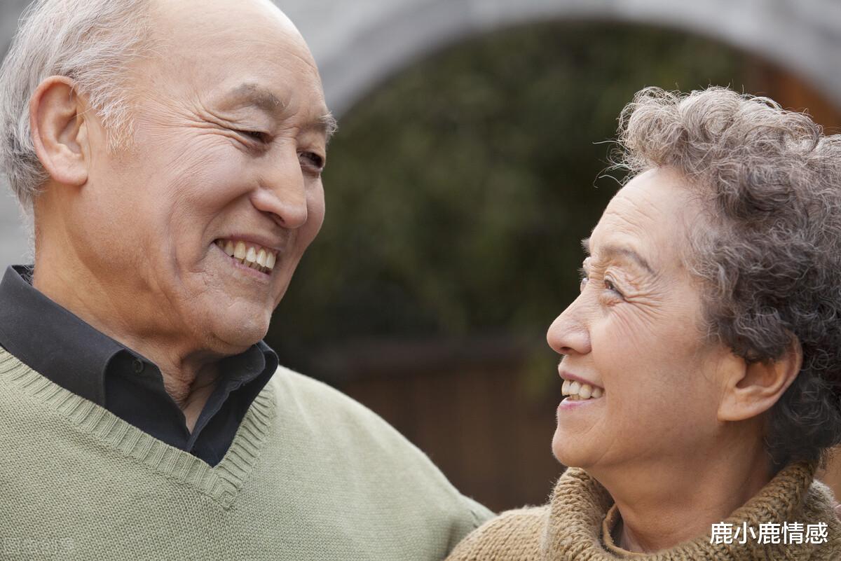 鹿小鹿情感|老年人如何健康长寿？65岁老人坦言：不合群才是长寿的秘诀