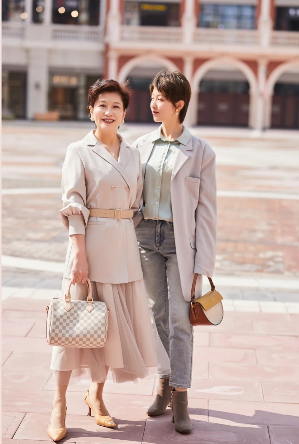 猫姐品衣有道|年过50岁的女人,初秋穿裙流行“三穿三不穿”,简单高级又显年轻