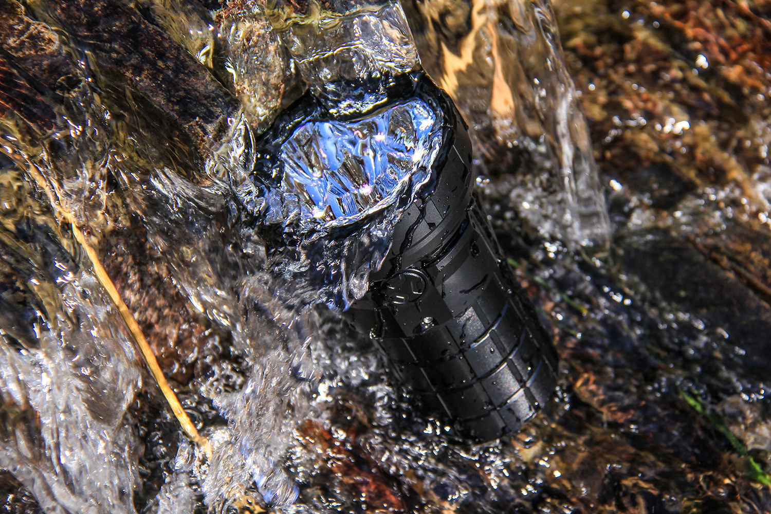 电池|手电一开,白昼即来:艾美能特RS50