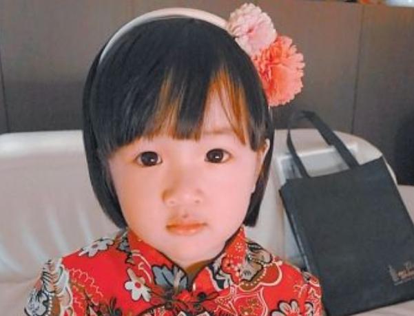 陈小纭|都说吴尊女儿是全家最美，当爸爸晒出生照，才知道啥叫女大十八变